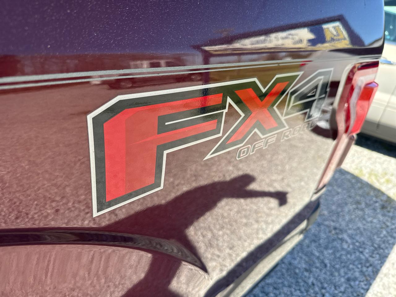 Ford F-150 4WD SuperCrew 145" Lariat 2015