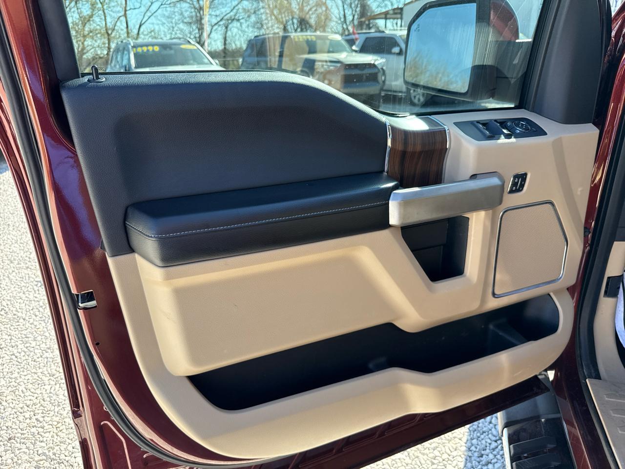 Ford F-150 4WD SuperCrew 145" Lariat 2015