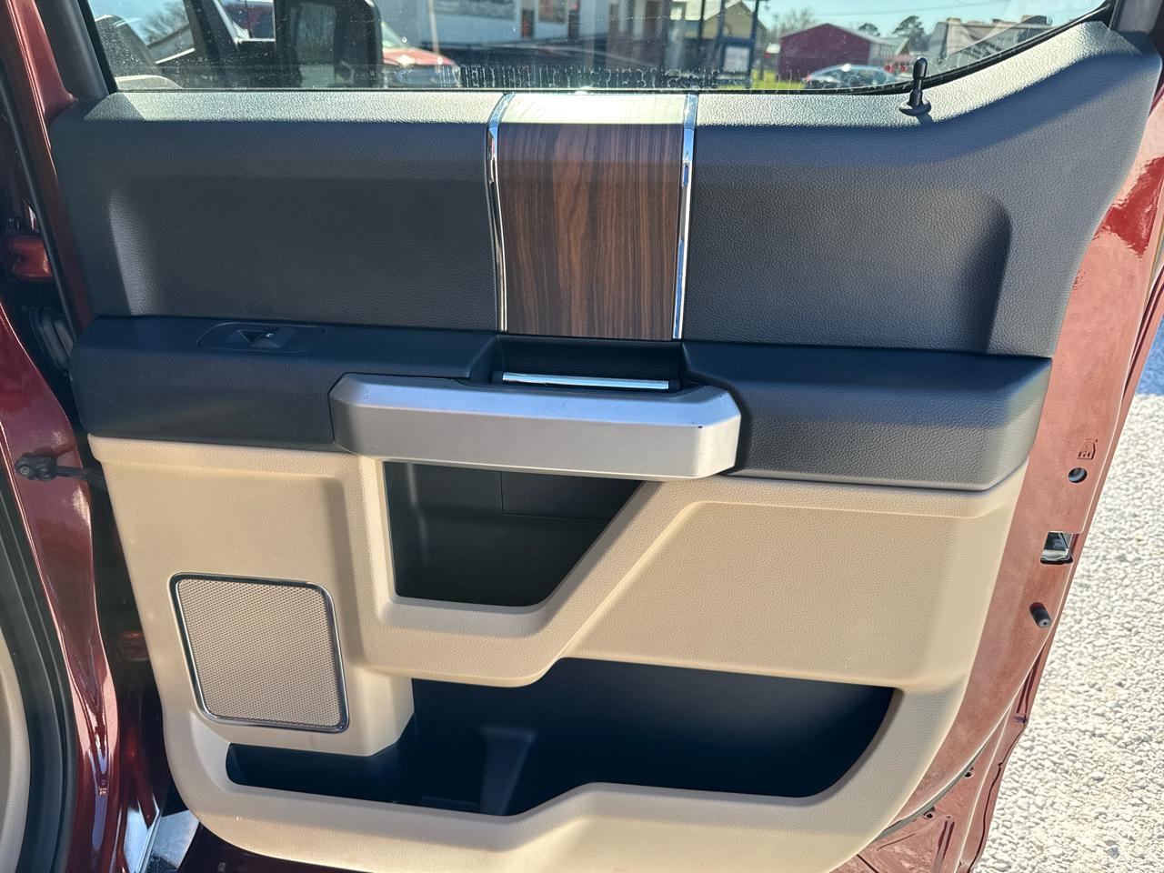 Ford F-150 4WD SuperCrew 145" Lariat 2015