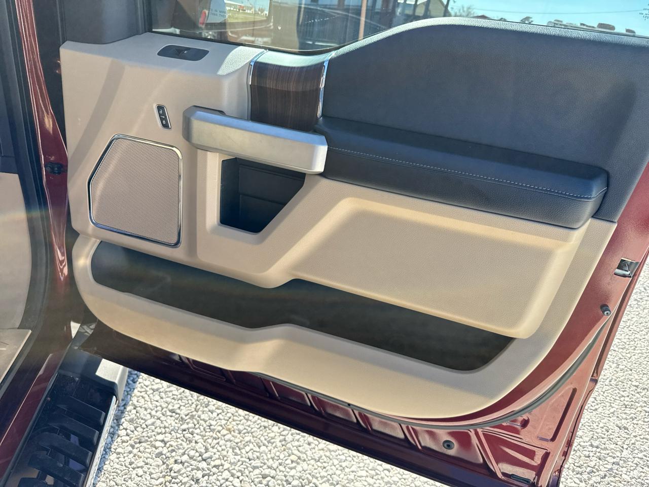 Ford F-150 4WD SuperCrew 145" Lariat 2015