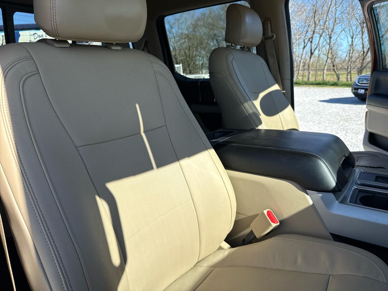 Ford F-150 4WD SuperCrew 145" Lariat 2015