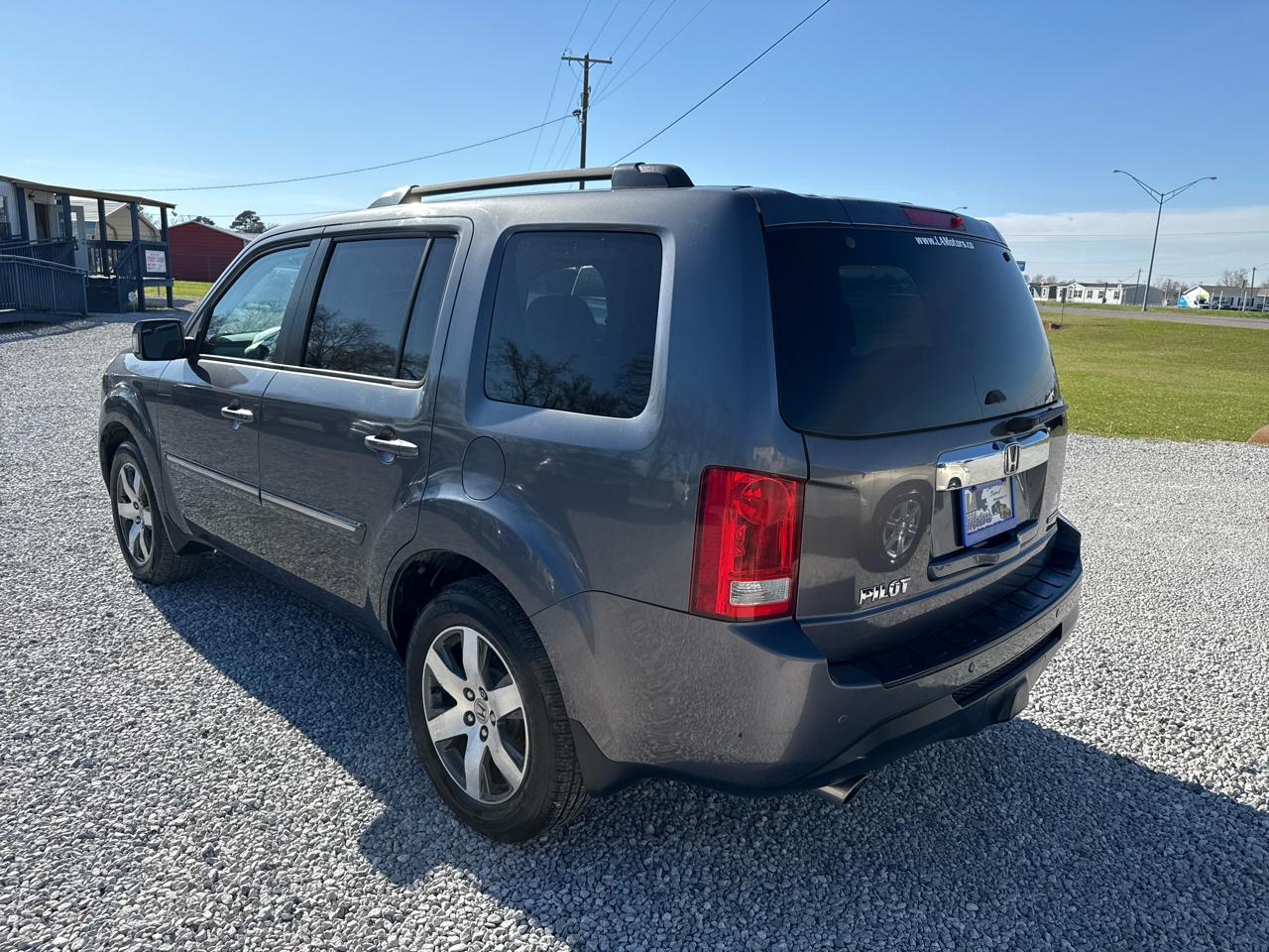 Honda Pilot Touring 2WD 5-Spd AT with DVD 2015