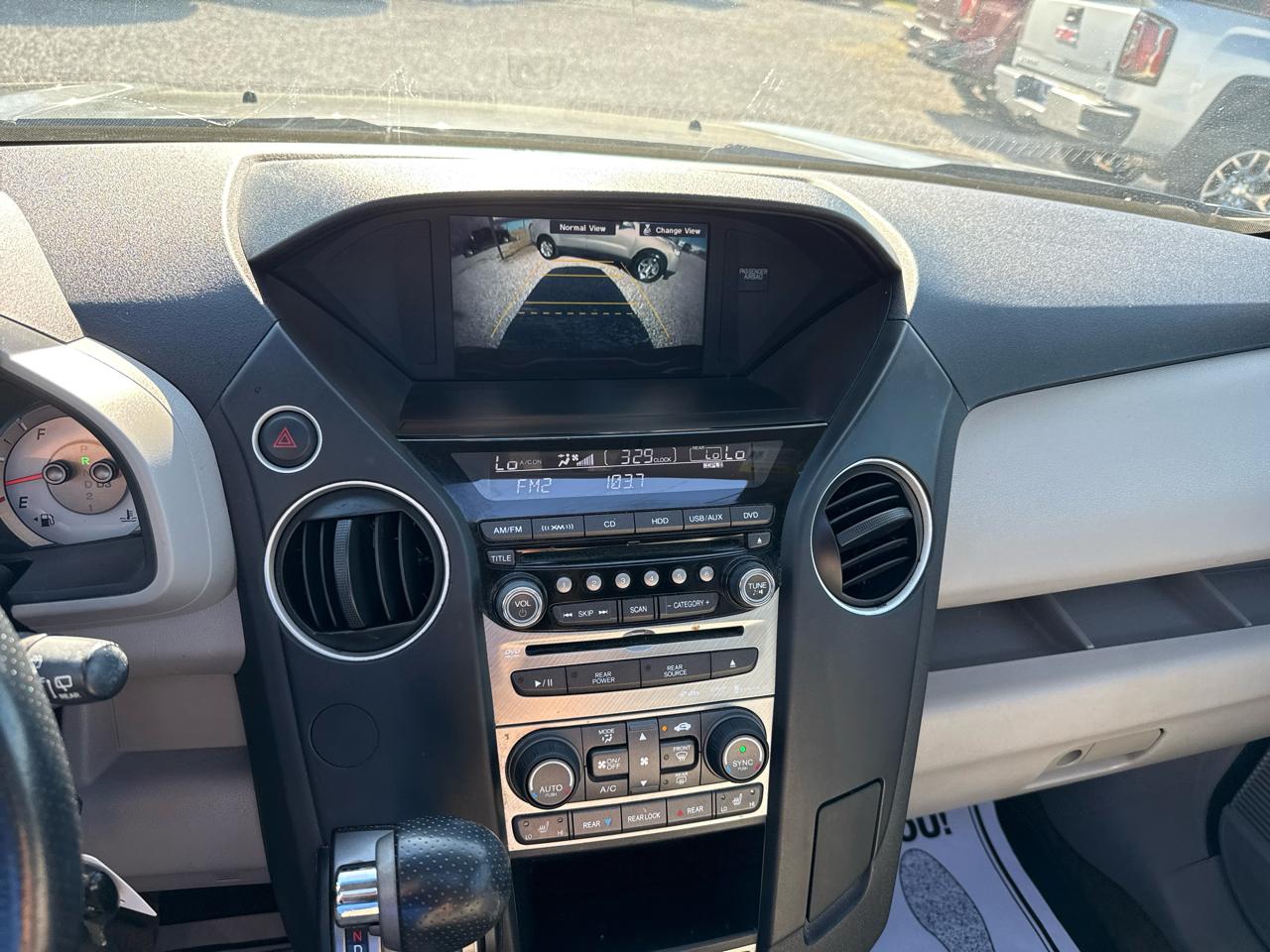 Honda Pilot Touring 2WD 5-Spd AT with DVD 2015