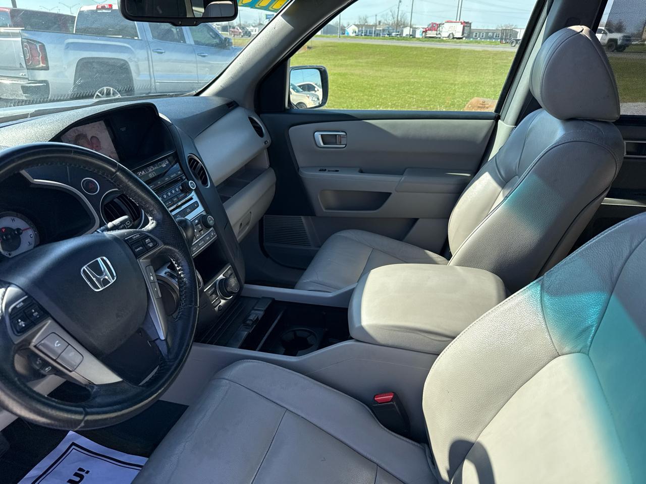 Honda Pilot Touring 2WD 5-Spd AT with DVD 2015