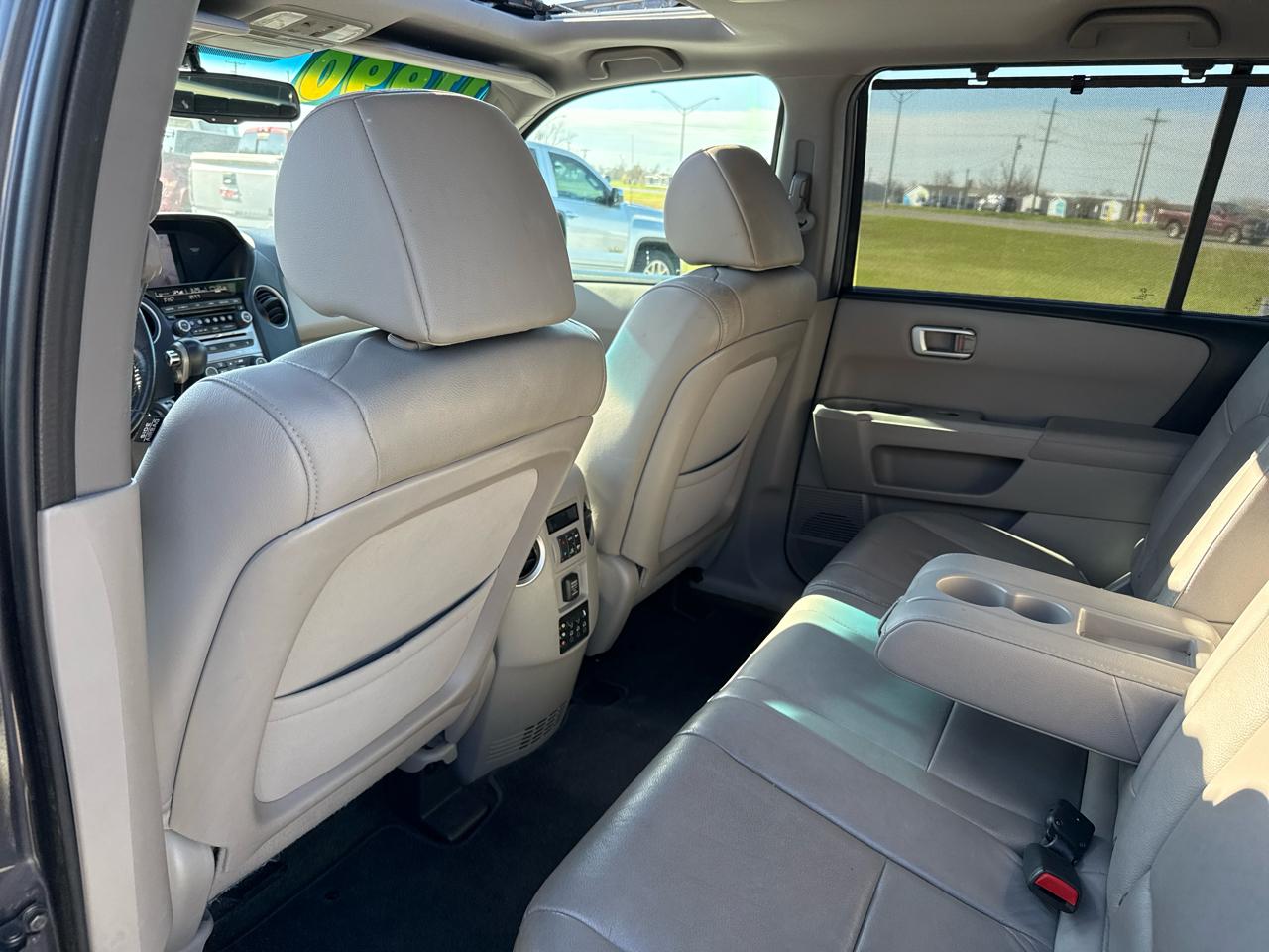 Honda Pilot Touring 2WD 5-Spd AT with DVD 2015