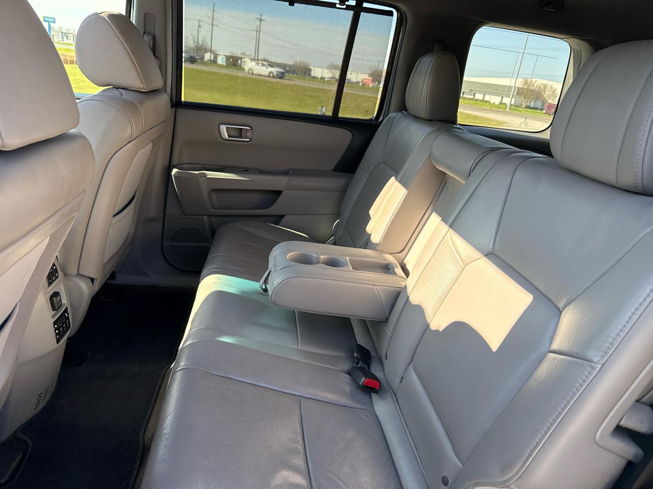 Honda Pilot Touring 2WD 5-Spd AT with DVD 2015