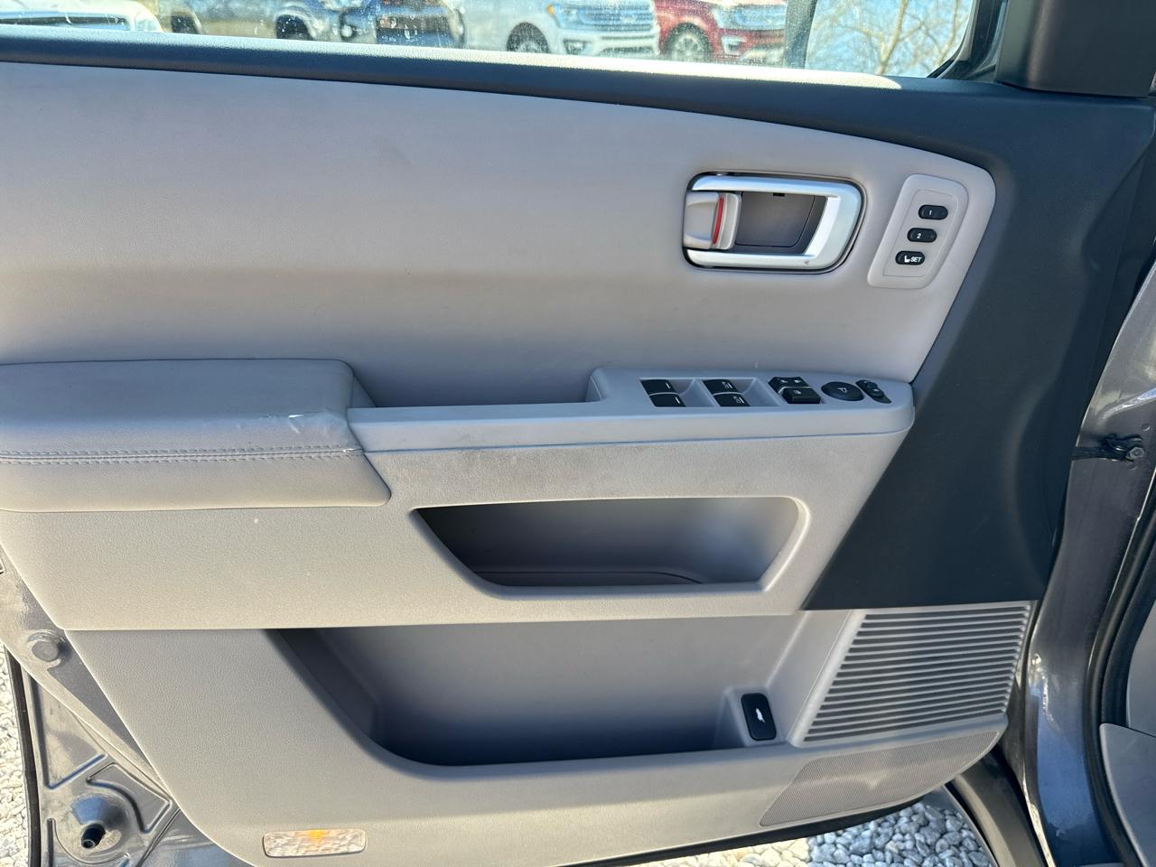 Honda Pilot Touring 2WD 5-Spd AT with DVD 2015