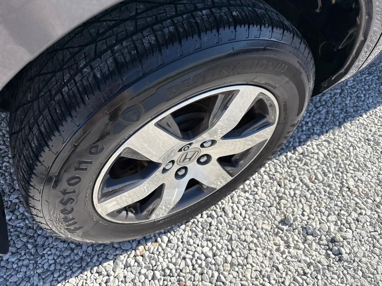 Honda Pilot Touring 2WD 5-Spd AT with DVD 2015