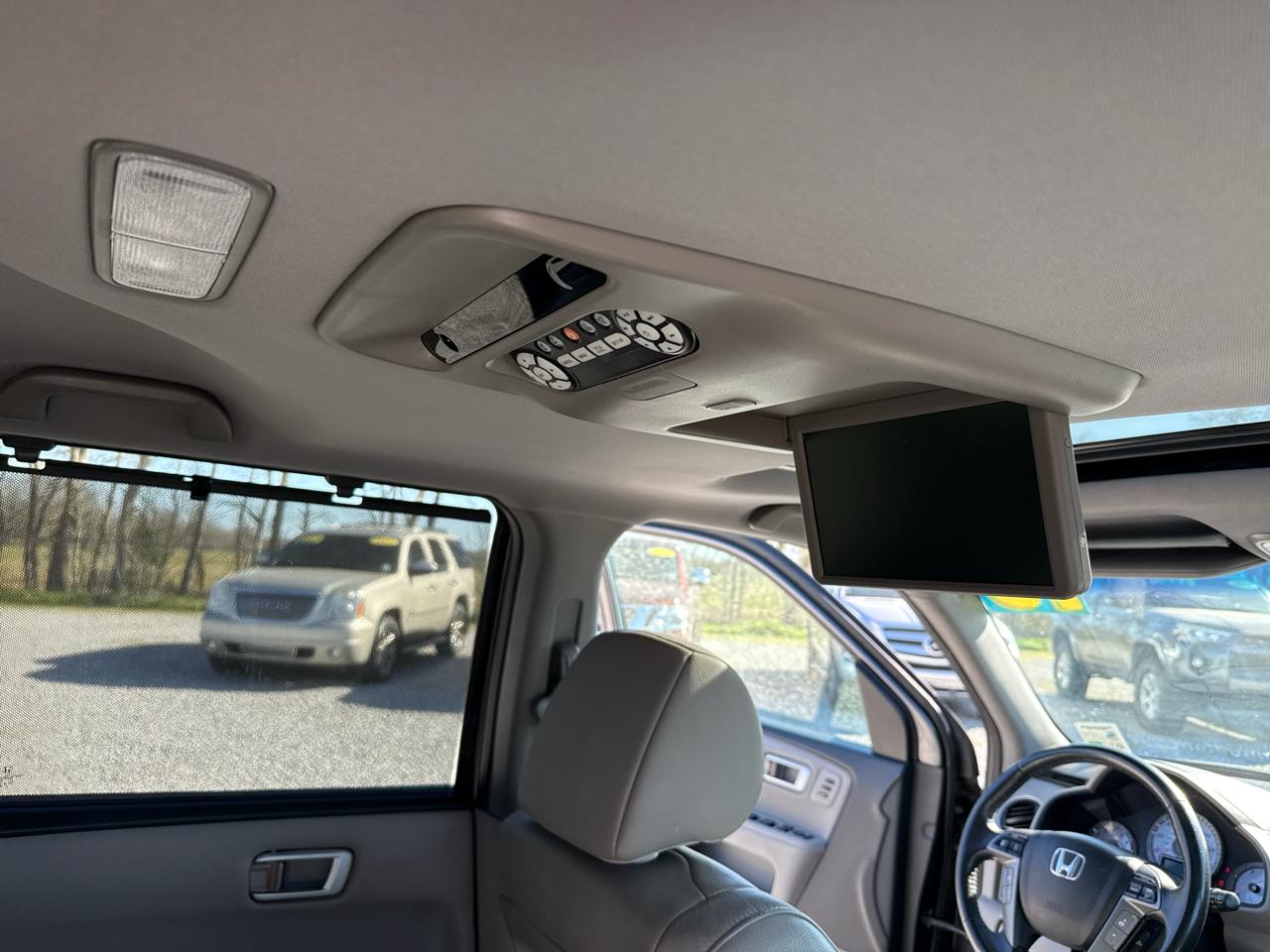 Honda Pilot Touring 2WD 5-Spd AT with DVD 2015