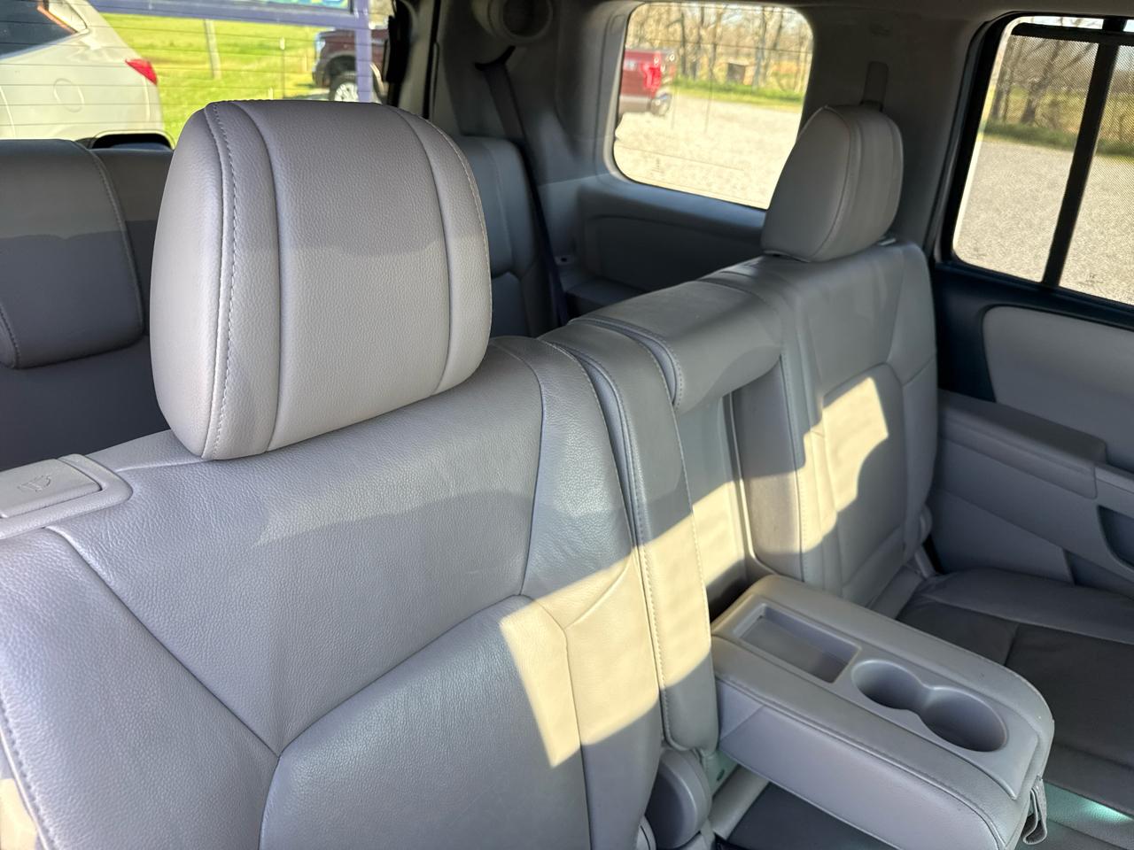 Honda Pilot Touring 2WD 5-Spd AT with DVD 2015