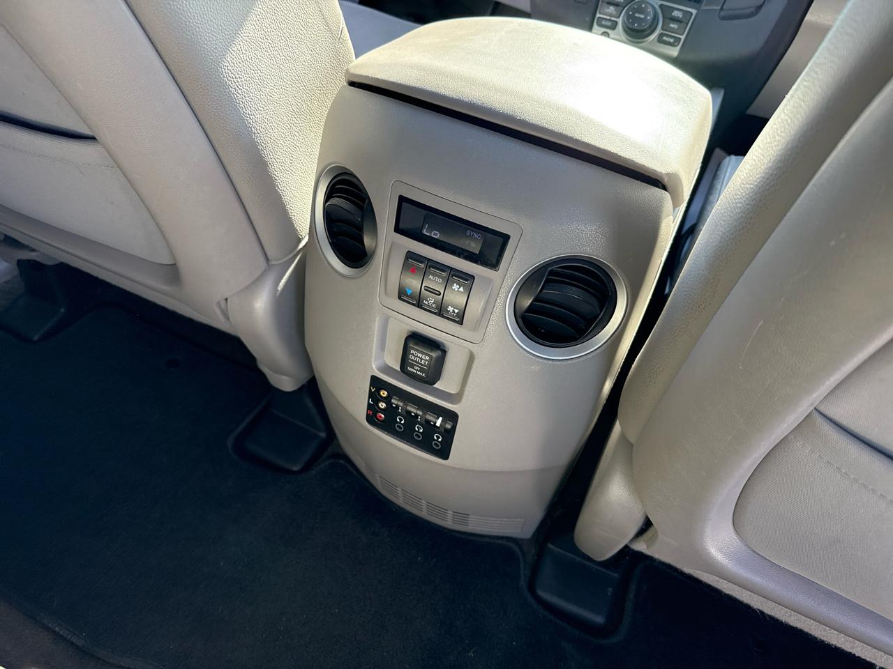 Honda Pilot Touring 2WD 5-Spd AT with DVD 2015