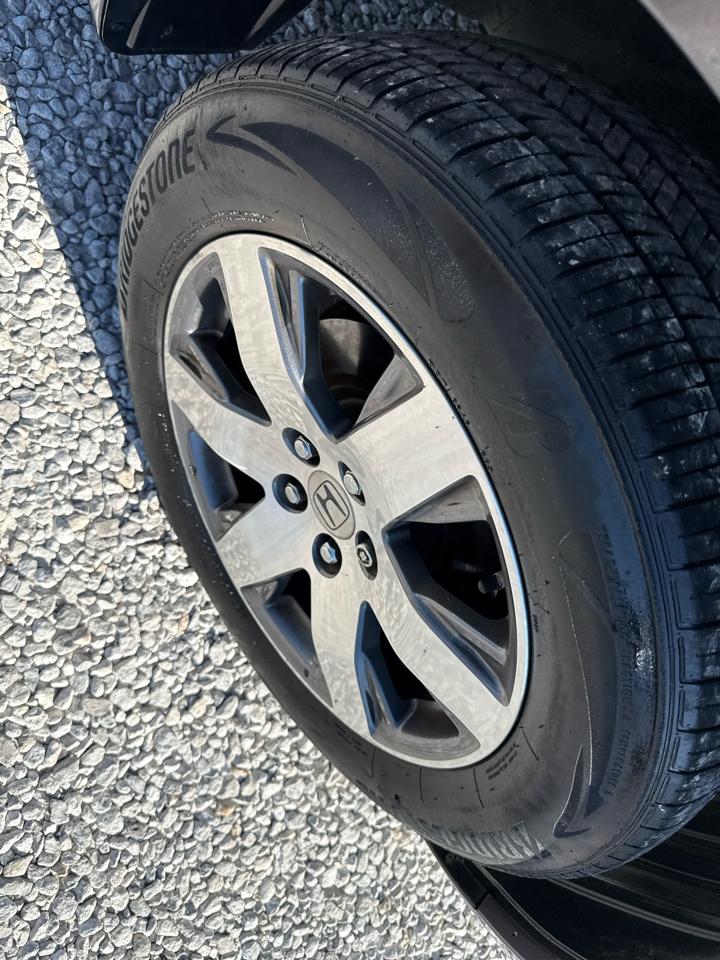 Honda Pilot Touring 2WD 5-Spd AT with DVD 2015