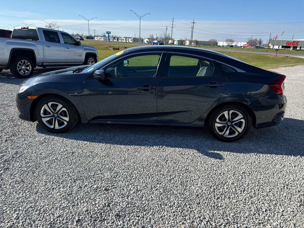 Honda Civic 4dr Sdn LX Auto 2017