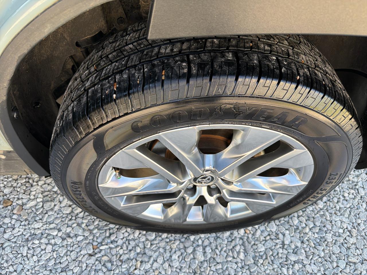 Toyota RAV4 XLE Premium 2020