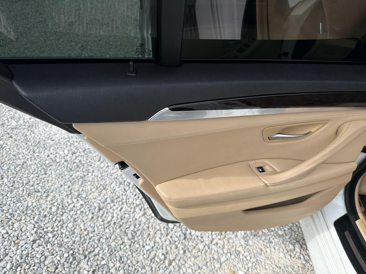 BMW 5-Series 528i 2015