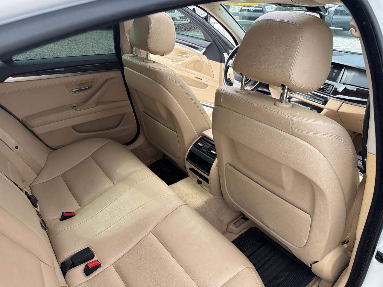 BMW 5-Series 528i 2015