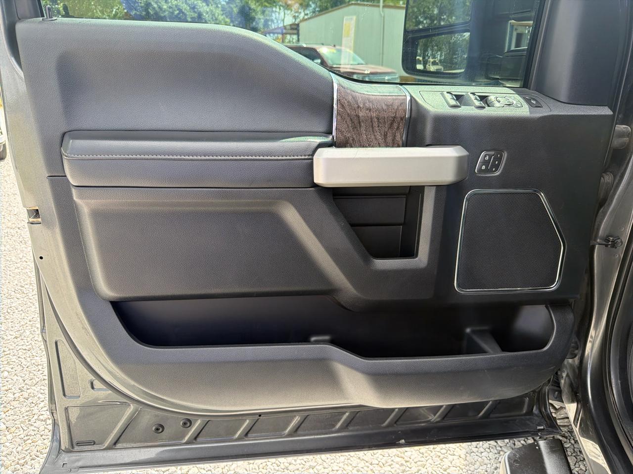 Ford F-250 SD Lariat Crew Cab 4WD 2019