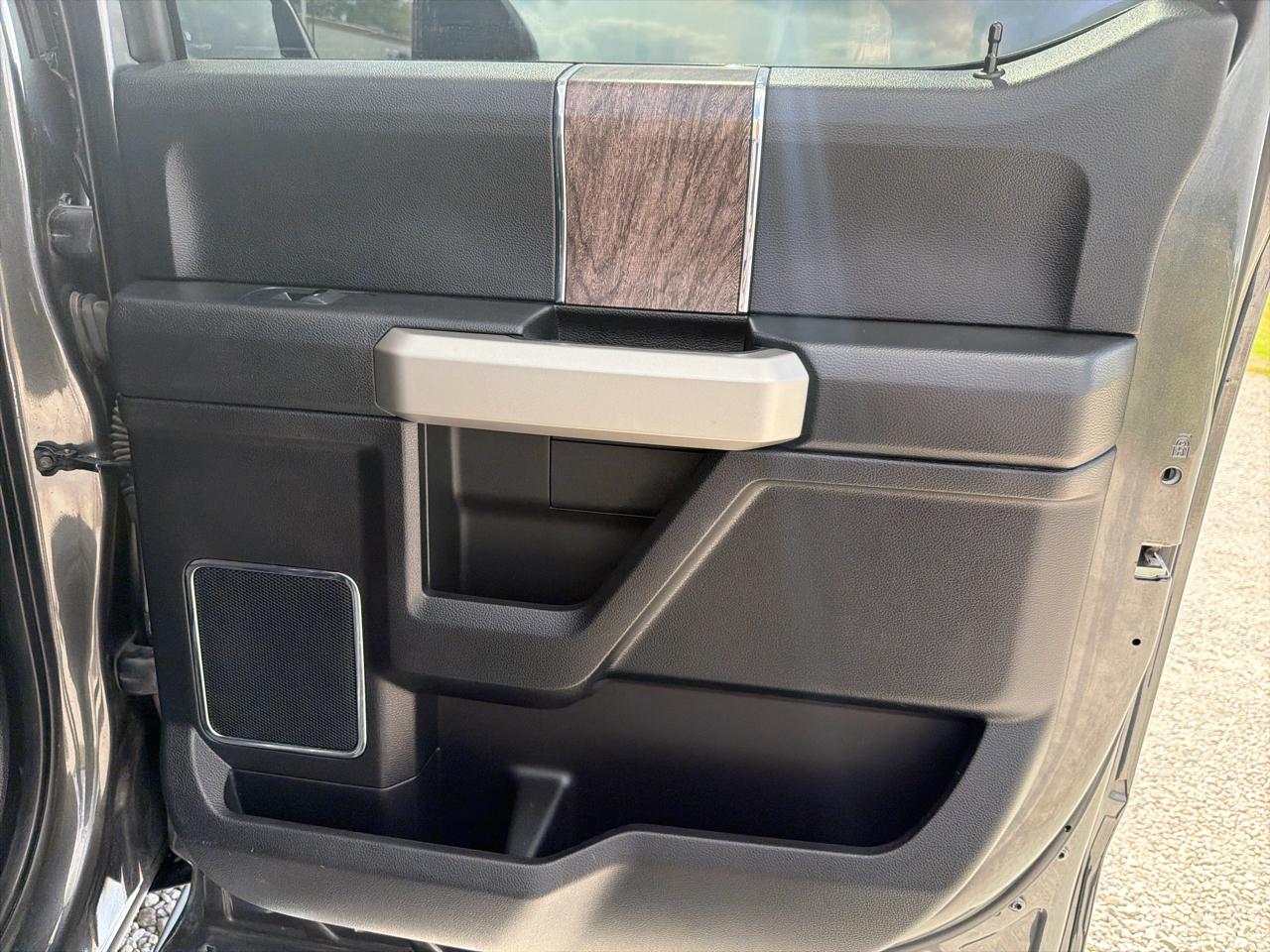 Ford F-250 SD Lariat Crew Cab 4WD 2019