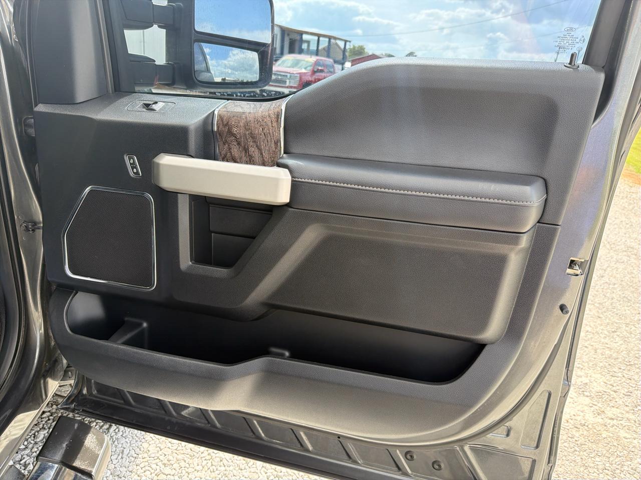 Ford F-250 SD Lariat Crew Cab 4WD 2019