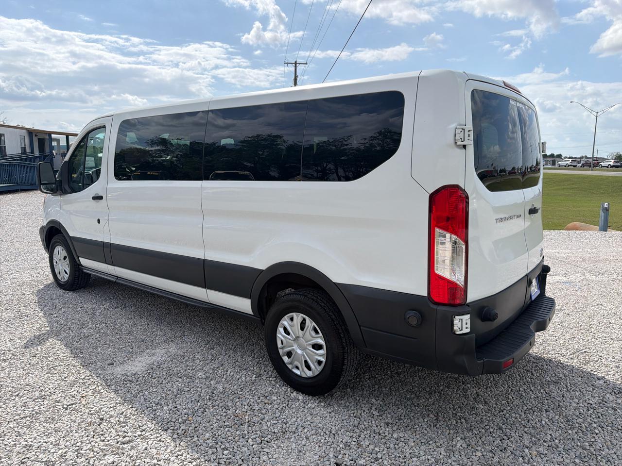 Ford Transit 350 Wagon Low Roof XLT 60/40 Pass. 148-in. WB 2015