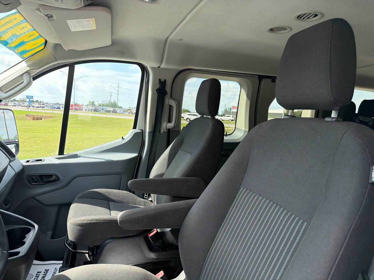 Ford Transit 350 Wagon Low Roof XLT 60/40 Pass. 148-in. WB 2015