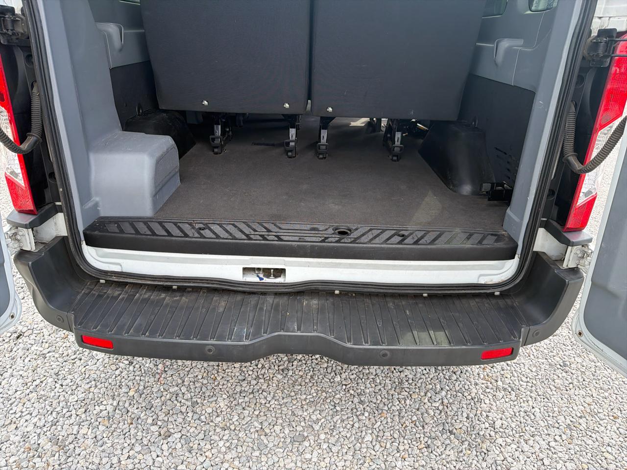 Ford Transit 350 Wagon Low Roof XLT 60/40 Pass. 148-in. WB 2015