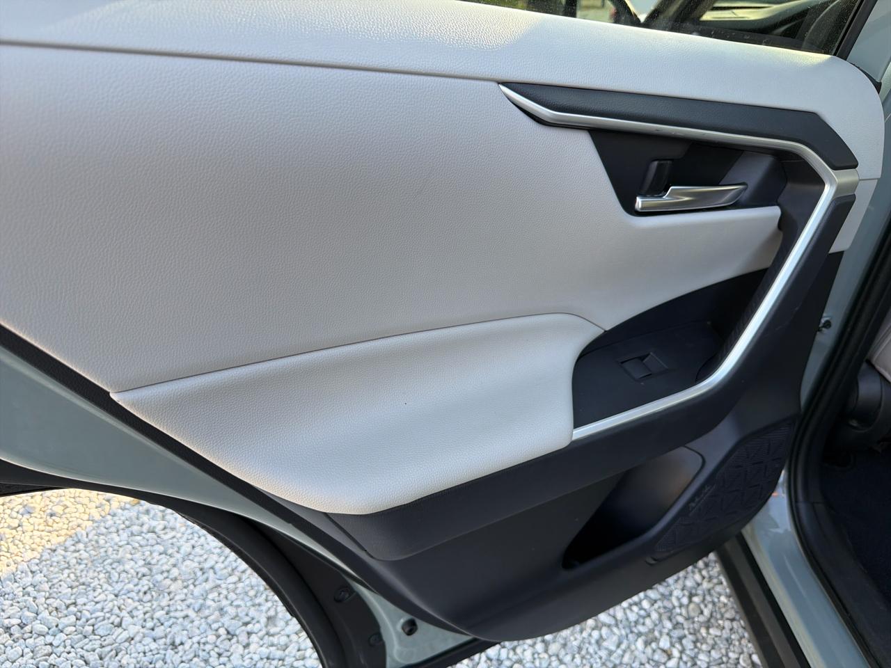 Toyota RAV4 XLE 2019