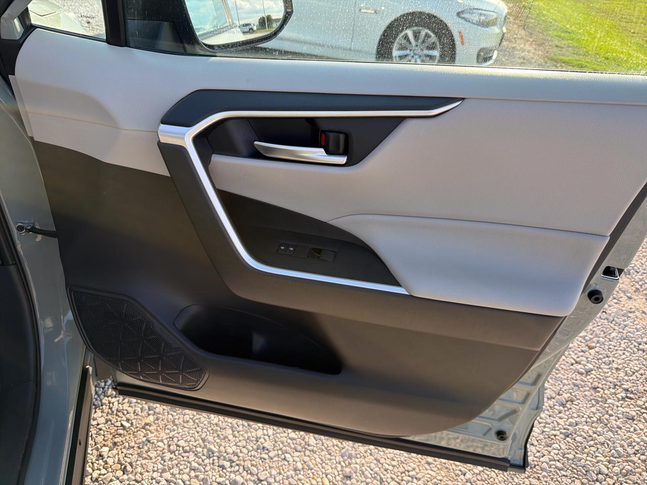 Toyota RAV4 XLE 2019