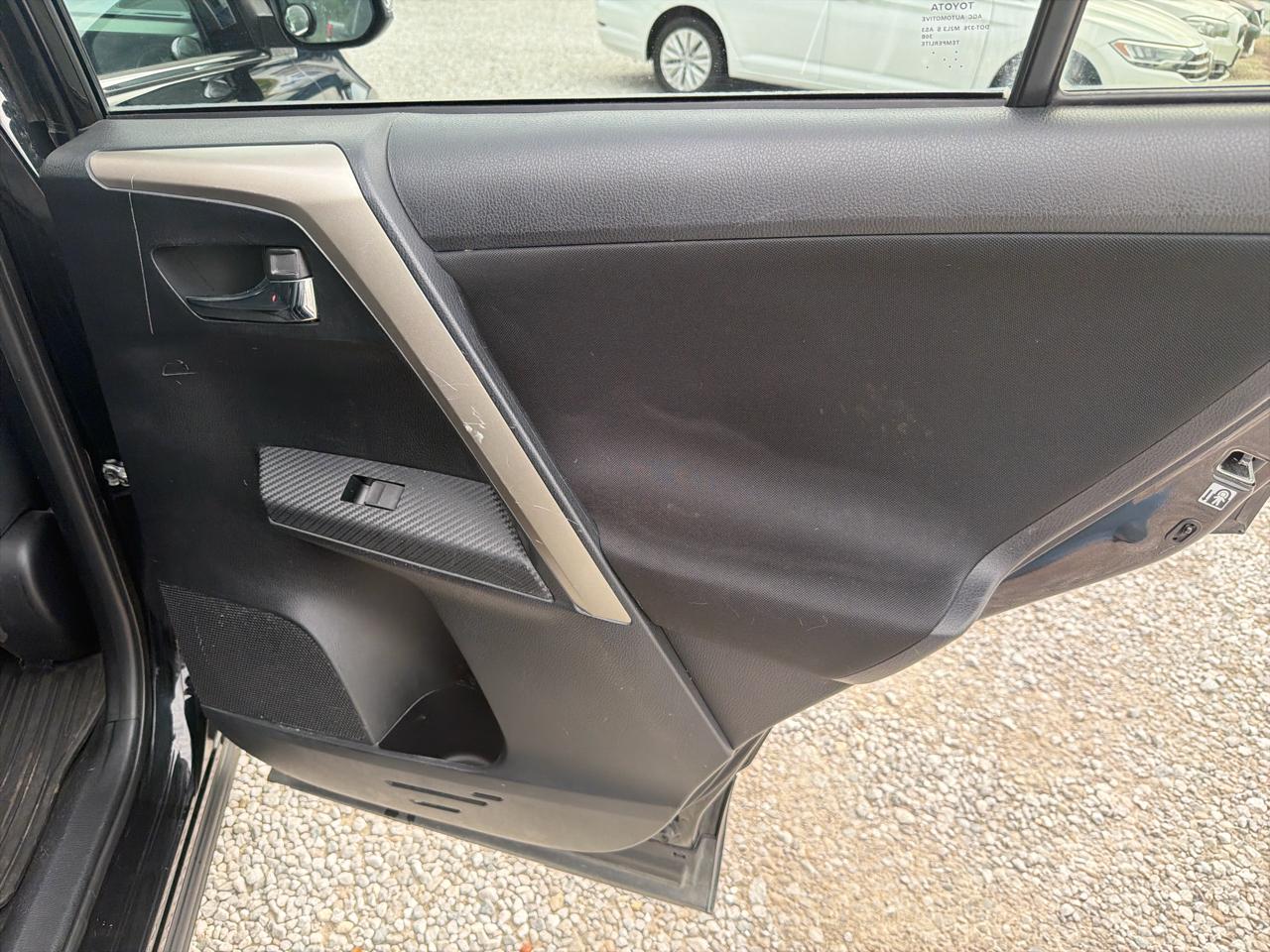 Toyota RAV4 XLE FWD 2015
