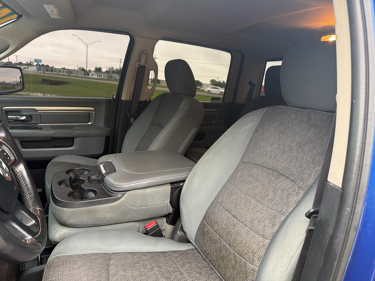 RAM 1500 2WD Crew Cab 140.5" Lone Star 2016