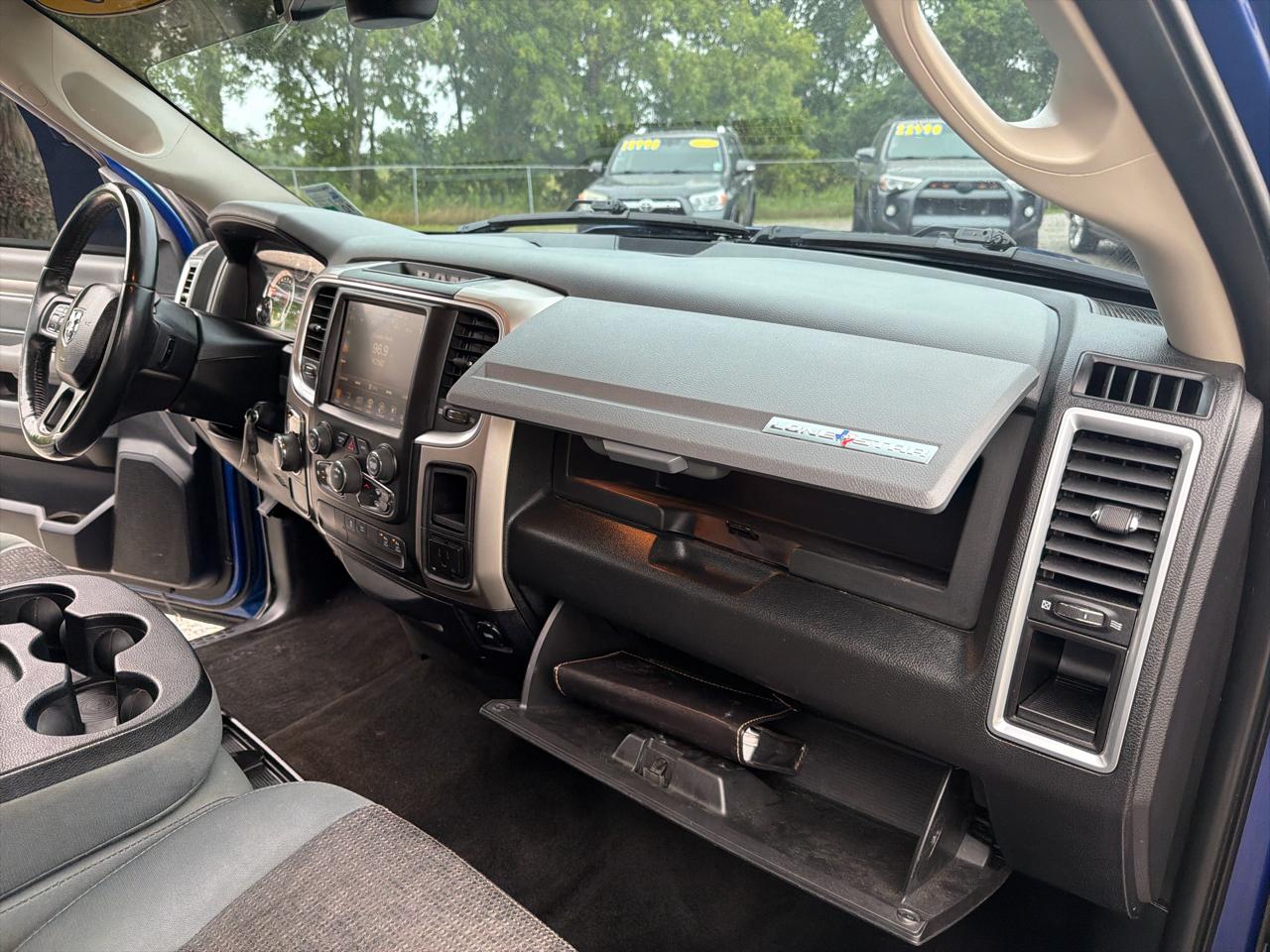 RAM 1500 2WD Crew Cab 140.5" Lone Star 2016