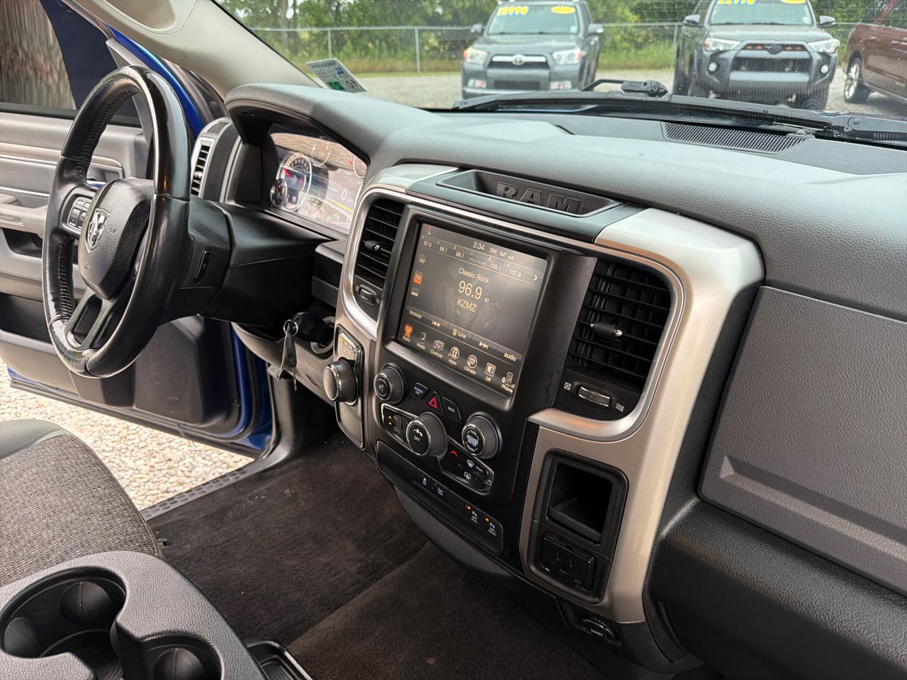 RAM 1500 2WD Crew Cab 140.5" Lone Star 2016