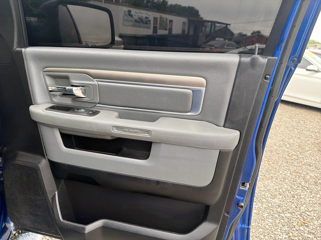 RAM 1500 2WD Crew Cab 140.5" Lone Star 2016