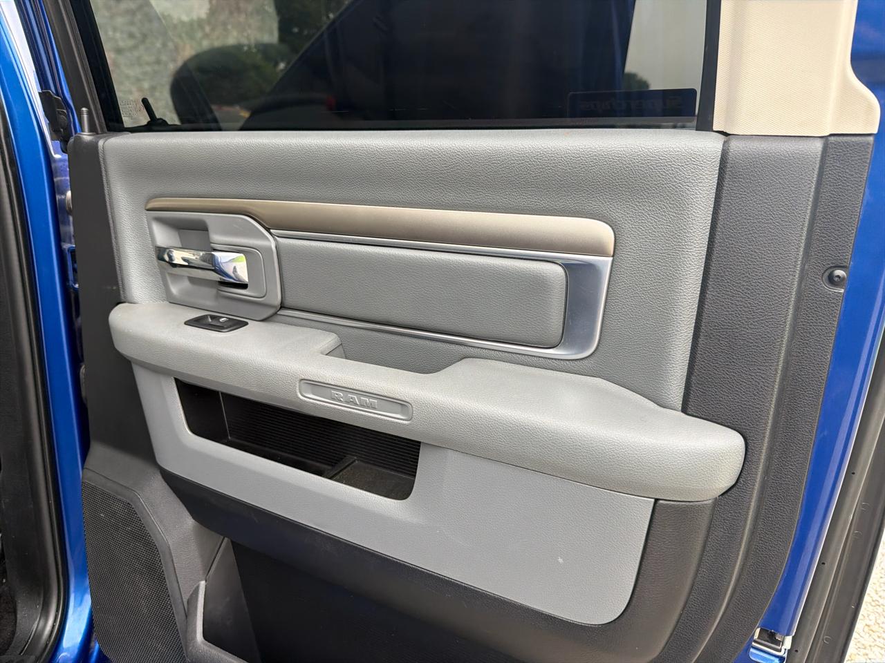 RAM 1500 2WD Crew Cab 140.5" Lone Star 2016