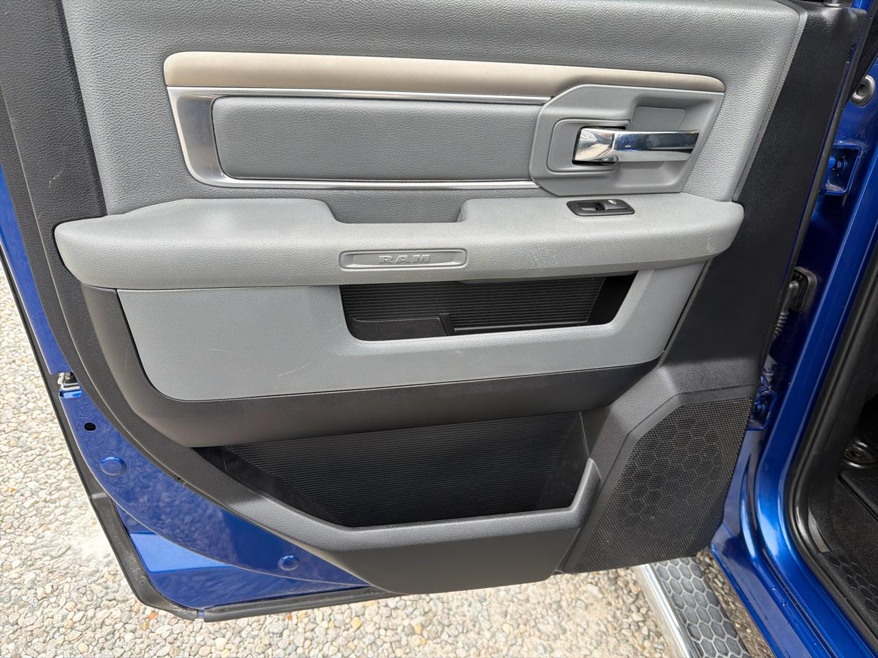 RAM 1500 2WD Crew Cab 140.5" Lone Star 2016