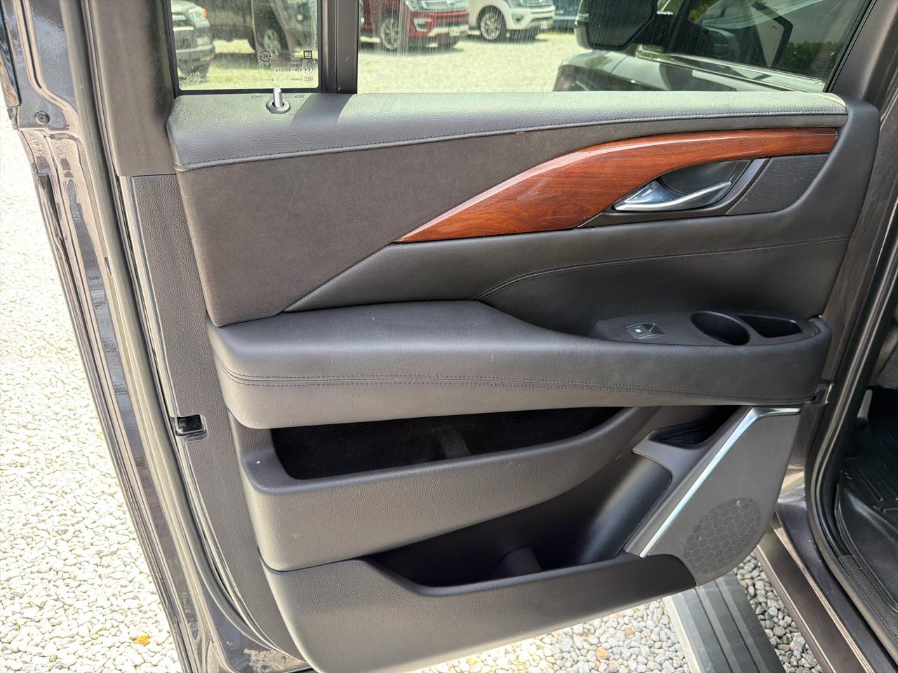 Cadillac Escalade ESV 2WD Premium 2015
