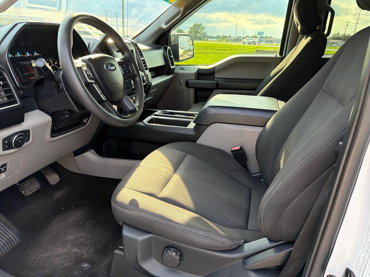 Ford F-150 2WD SuperCrew 145" STX 2018