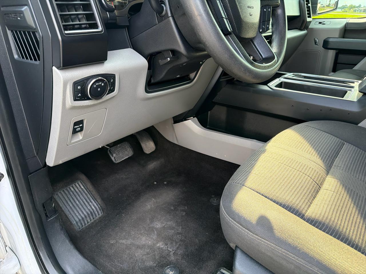 Ford F-150 2WD SuperCrew 145" STX 2018