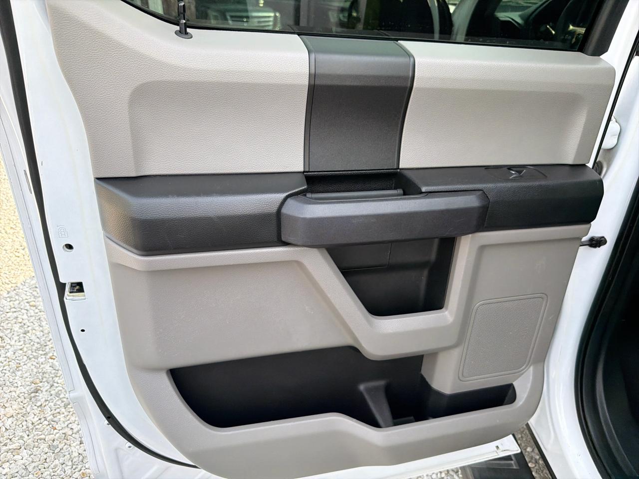 Ford F-150 2WD SuperCrew 145" STX 2018