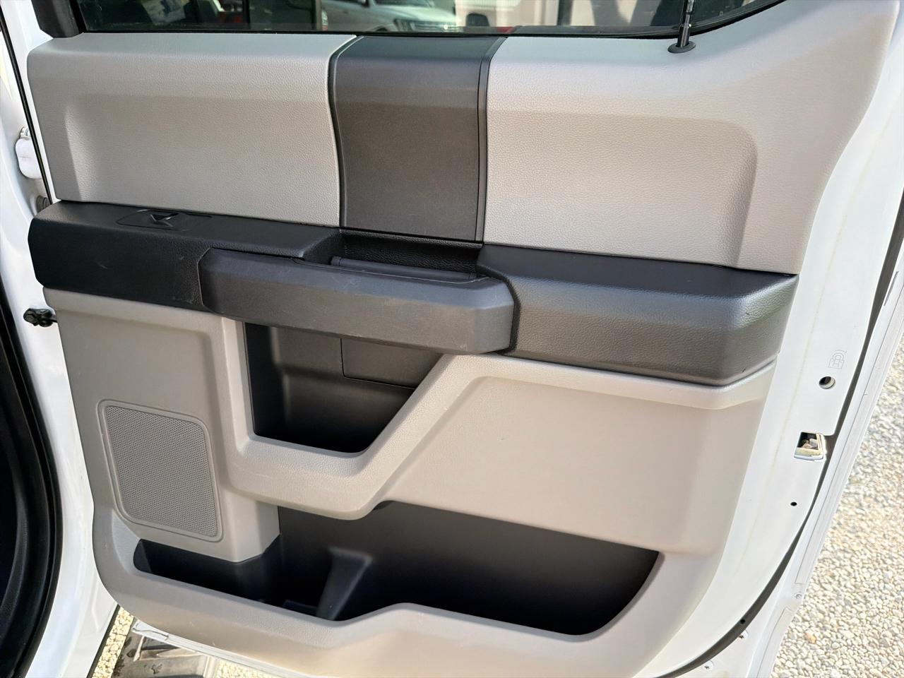 Ford F-150 2WD SuperCrew 145" STX 2018