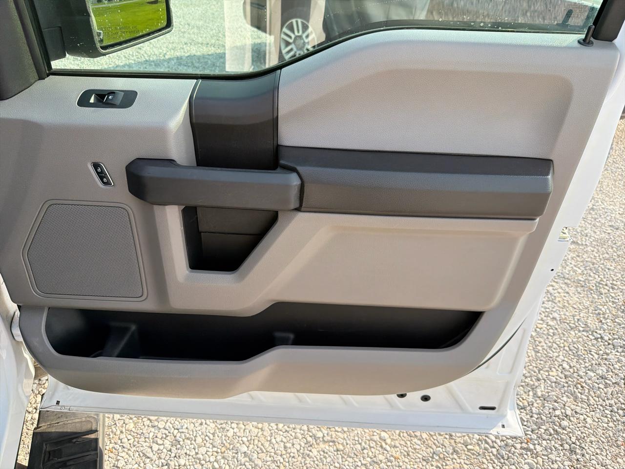 Ford F-150 2WD SuperCrew 145" STX 2018