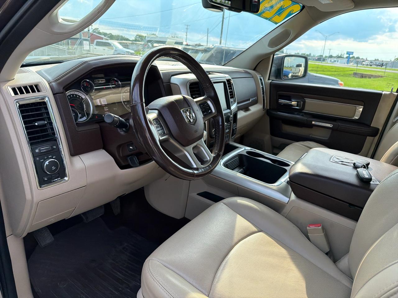 RAM 1500 Laramie Crew Cab SWB 4WD 2017