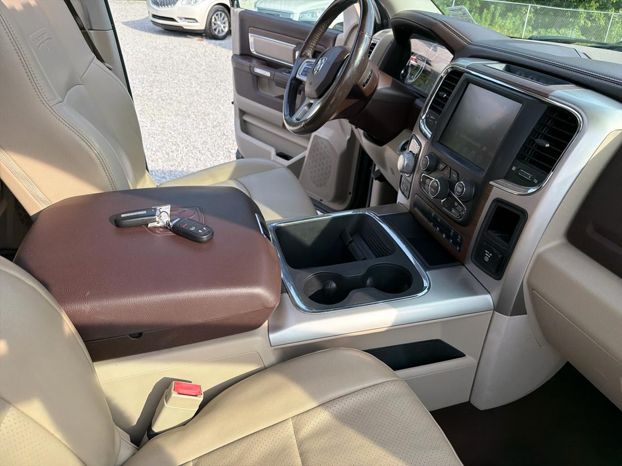 RAM 1500 Laramie Crew Cab SWB 4WD 2017