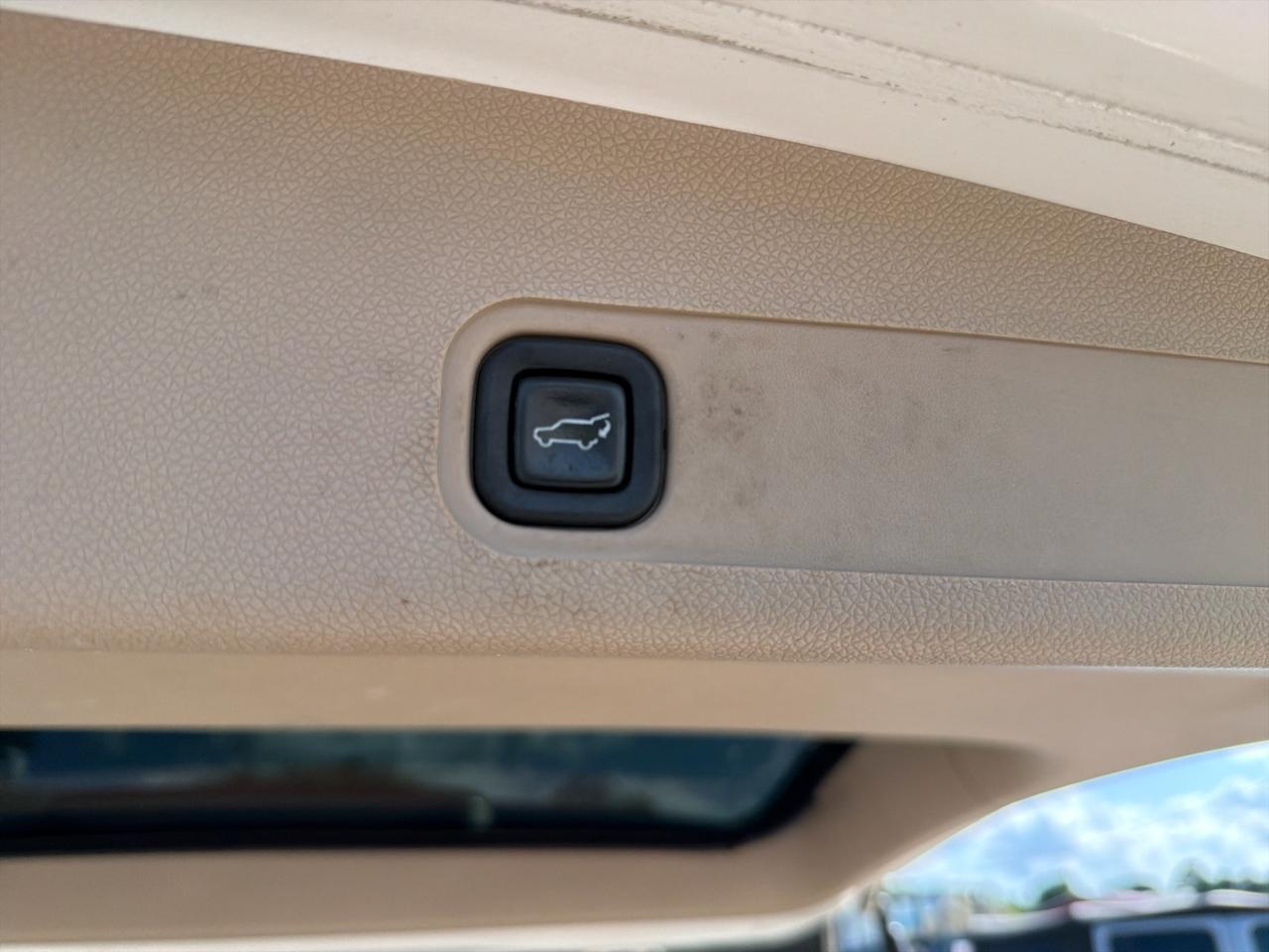 Chevrolet Tahoe LTZ 2WD 2012