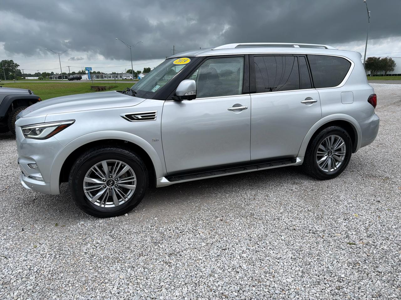 Infiniti QX80 LUXE 2019