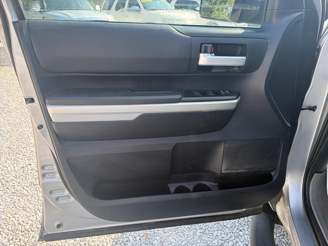 Toyota Tundra SR5 4.6L V8 CrewMax 2WD 2016