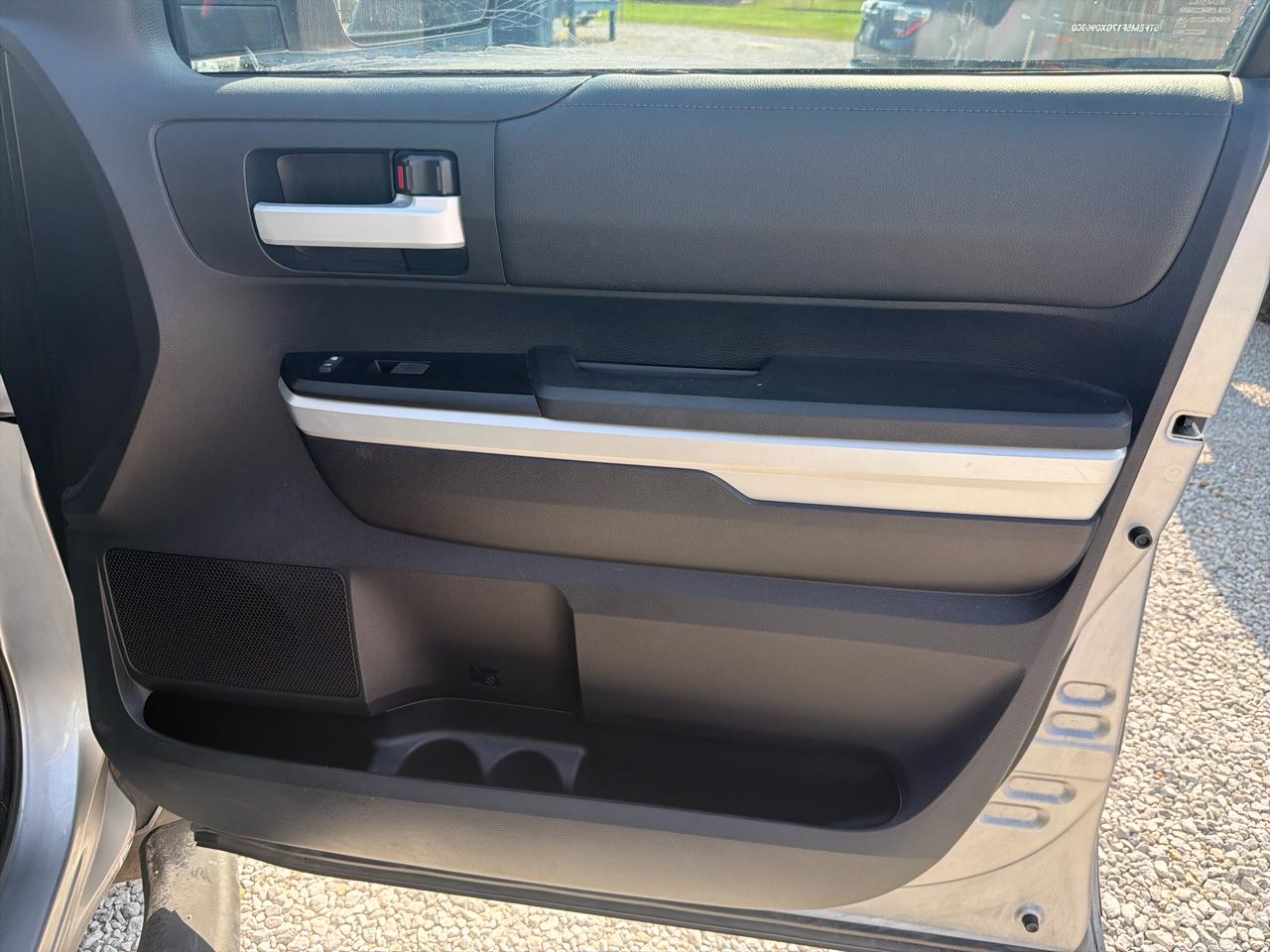 Toyota Tundra SR5 4.6L V8 CrewMax 2WD 2016