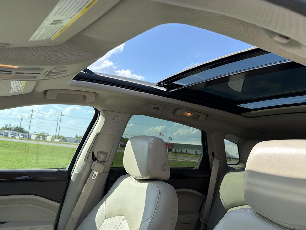 Cadillac SRX Luxury 2012