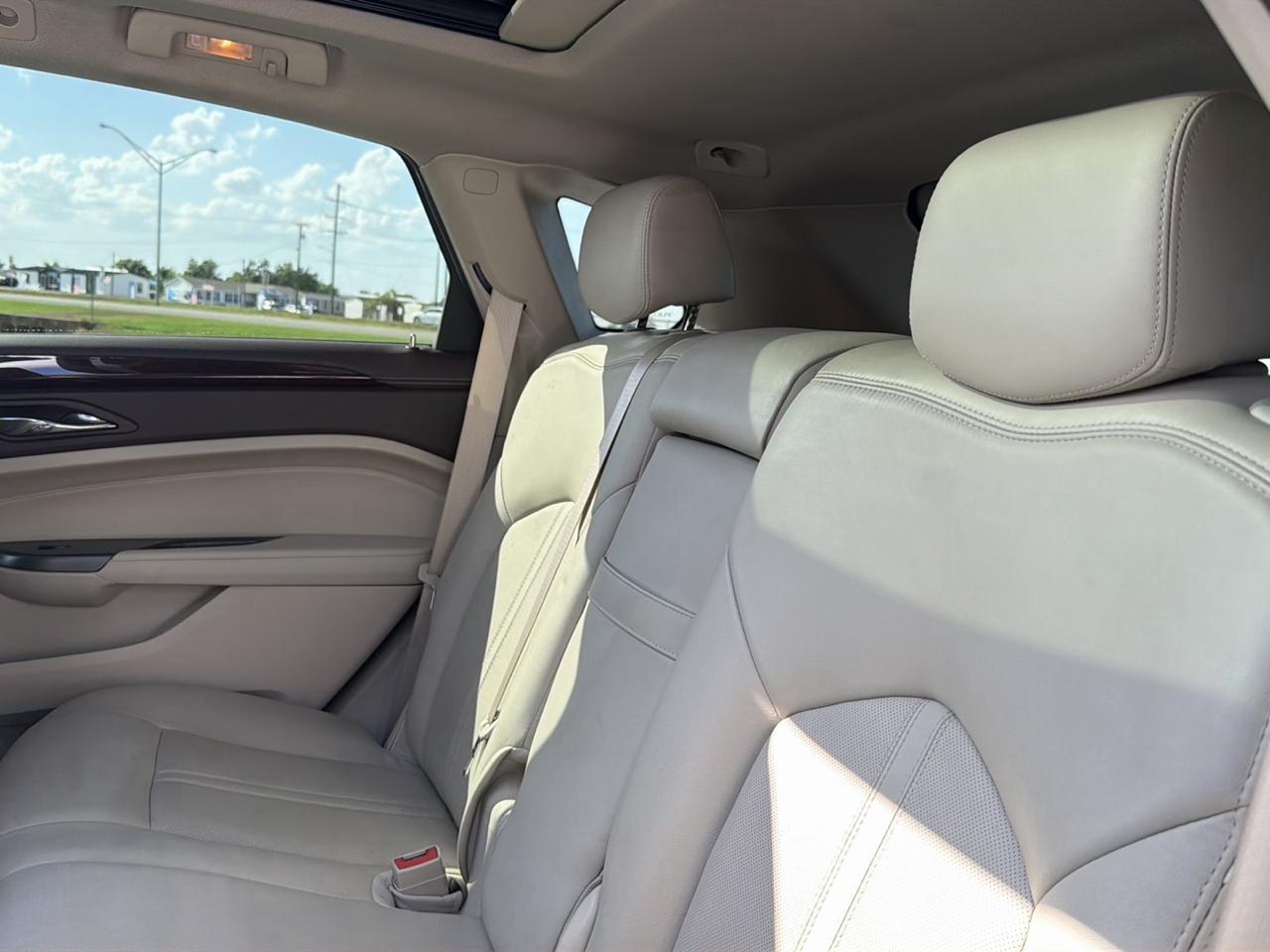 Cadillac SRX Luxury 2012