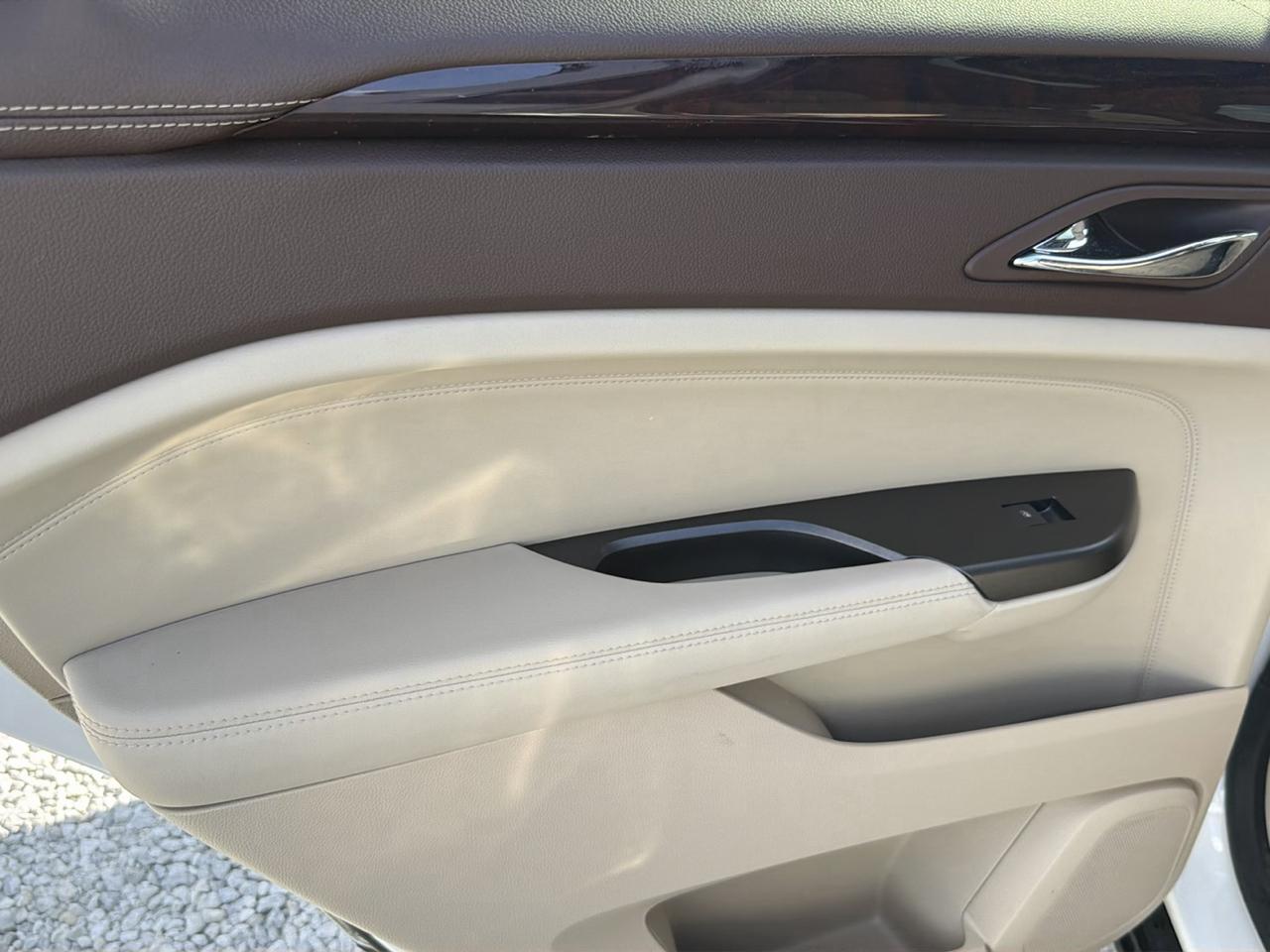 Cadillac SRX Luxury 2012